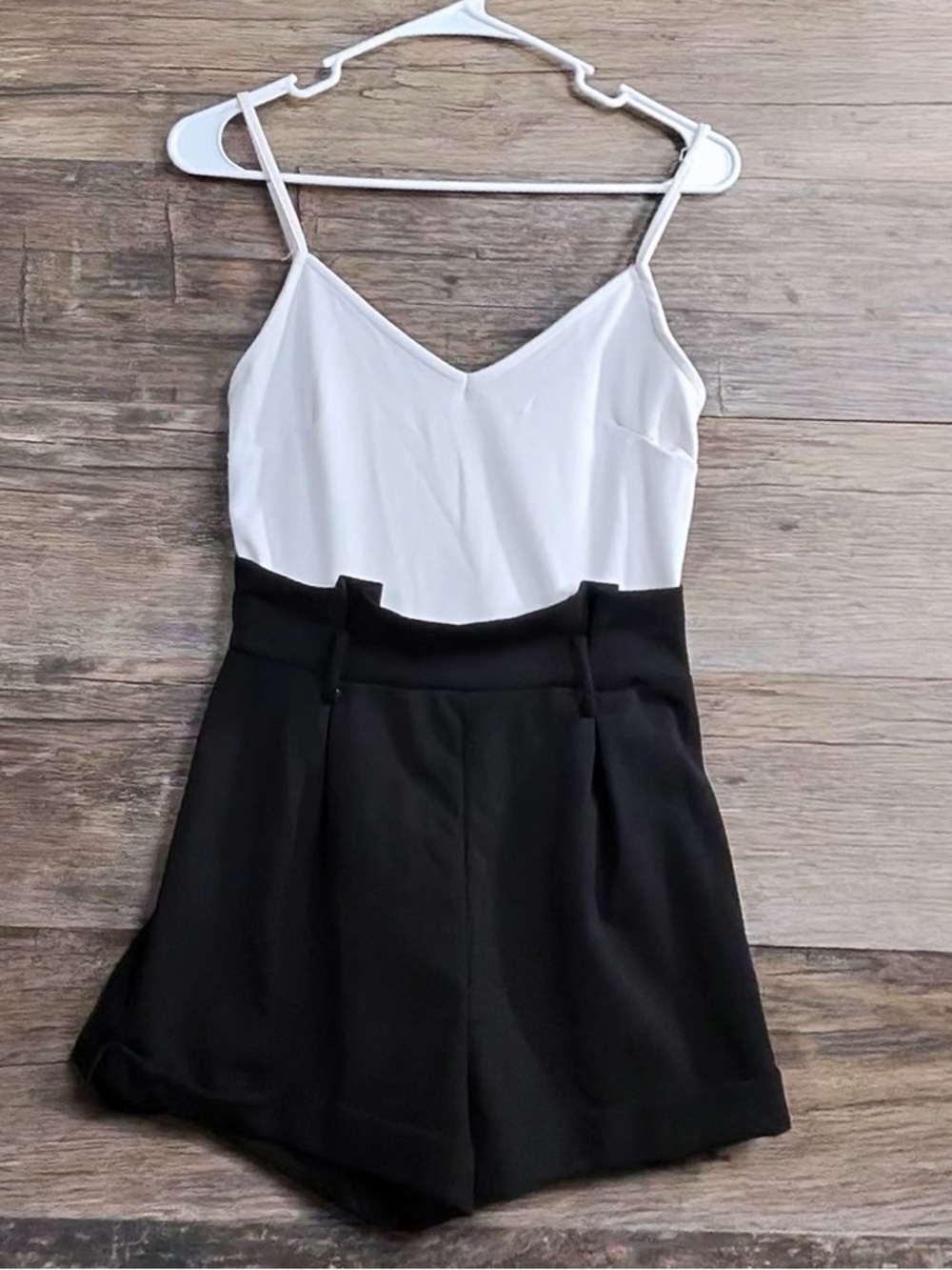 iris Black and White Sleeveless Romper‎